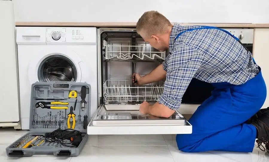 Dilovası LG servisi teknisyen ekibi beyaz eşya tamiri yaparken
